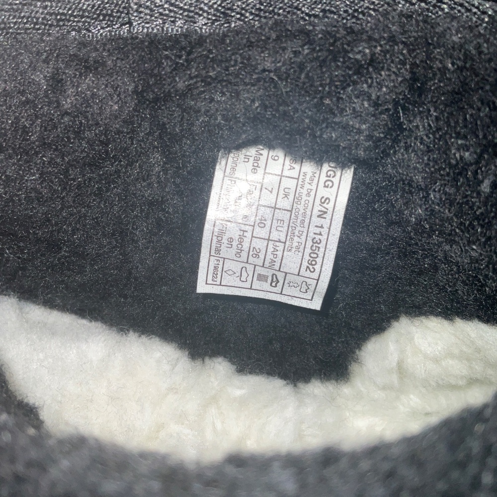 UGG - Picture 10 of 10